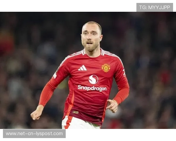 曼联两边翼卫防守漏洞大遭痛批。，曼联双翼